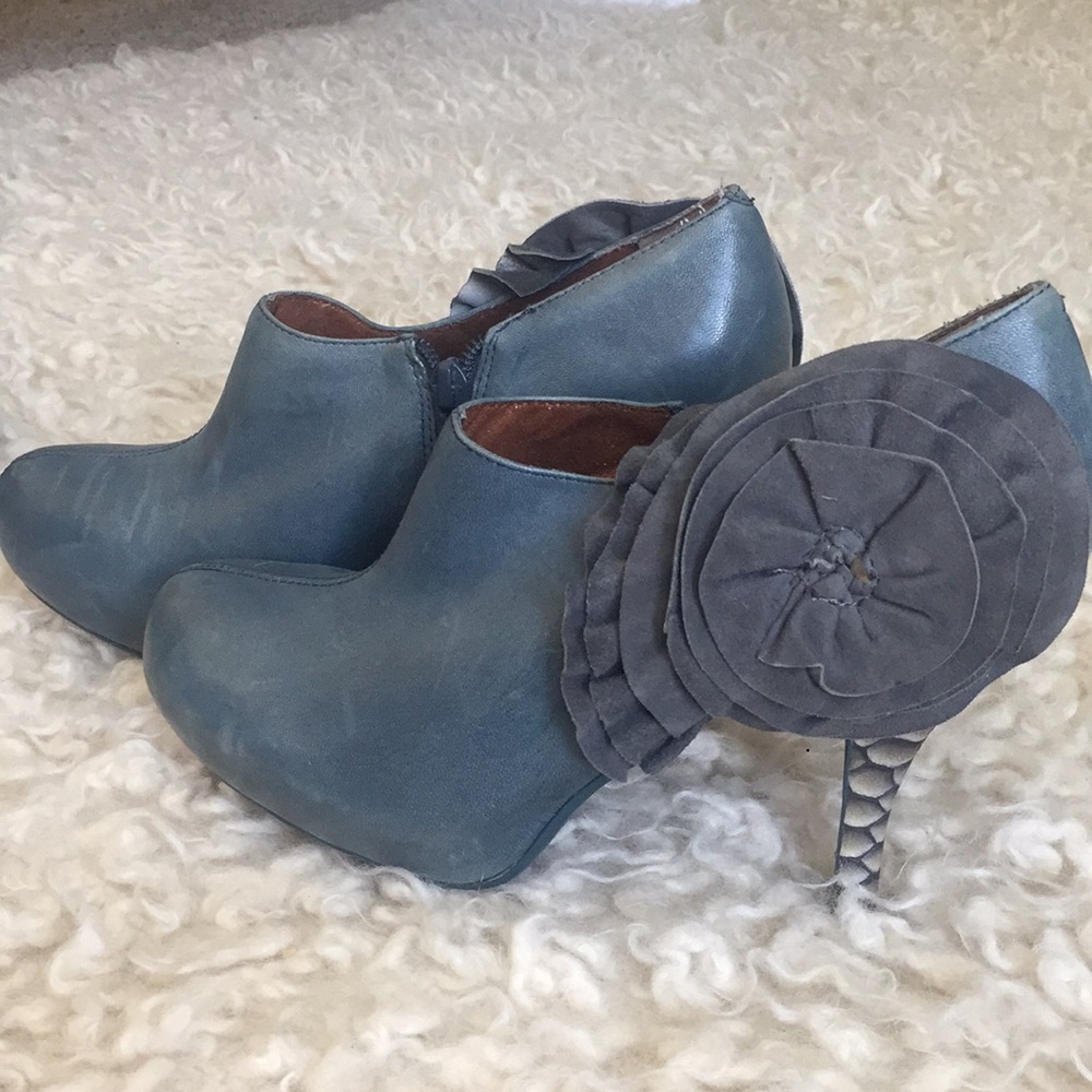 Poetic License dusty teal pump w/ snake heel. Sz 9